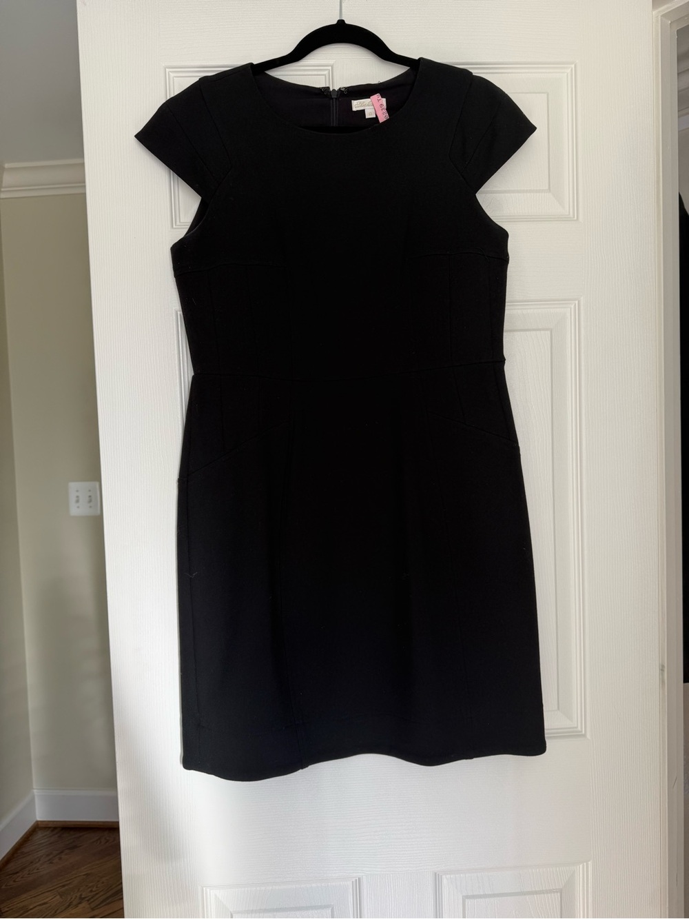 Shoshanna Black Cap-Sleeve Sheath Dress
